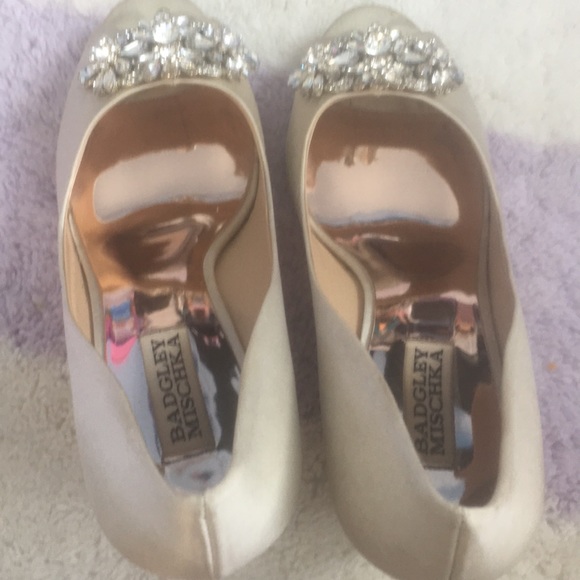 Badgley Mischka  Ivory wedding wedges - Picture 7 of 8